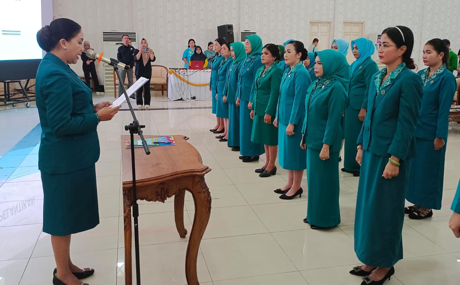 Pengurus TP PKK Kecamatan dan Kelurahan Dilantik, Ini Pesan Lynda Kristiane Perdie