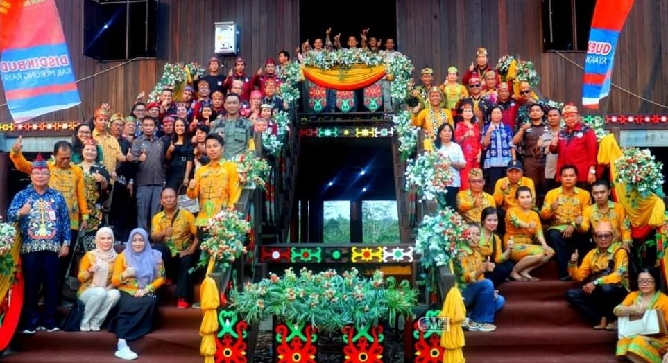 Lopo Betang PMY Murung Raya Identitas Kebudayan Dayak