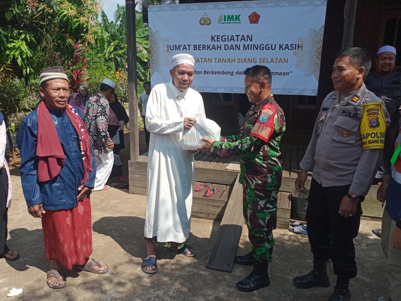 PT Indomuro Kencana, Pertegas Corporate Social Responsibility ( CSR ) Simbol Harmonisasi Hubungan Silahturahmi Dengan Masyarakat !!!