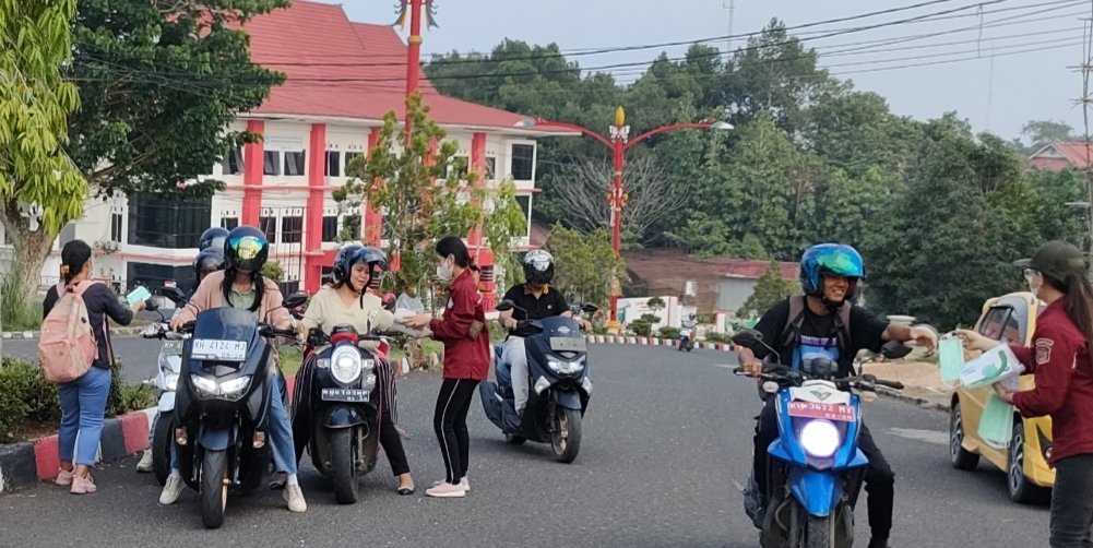 Cegah Bahaya Kabut Asap, DInkes Murung Raya Bagikan Masker    
