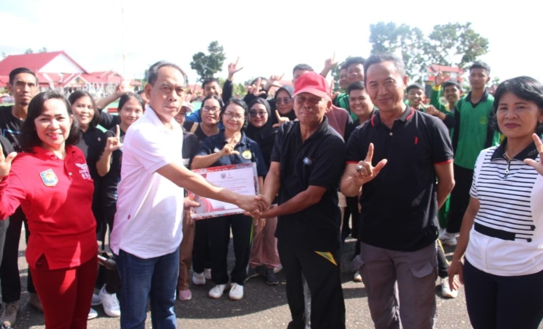Pemkab Mura Gelar Senam Bersama Pengiat Literasi, Regita : Memberikan Nilai Budaya Olahraga