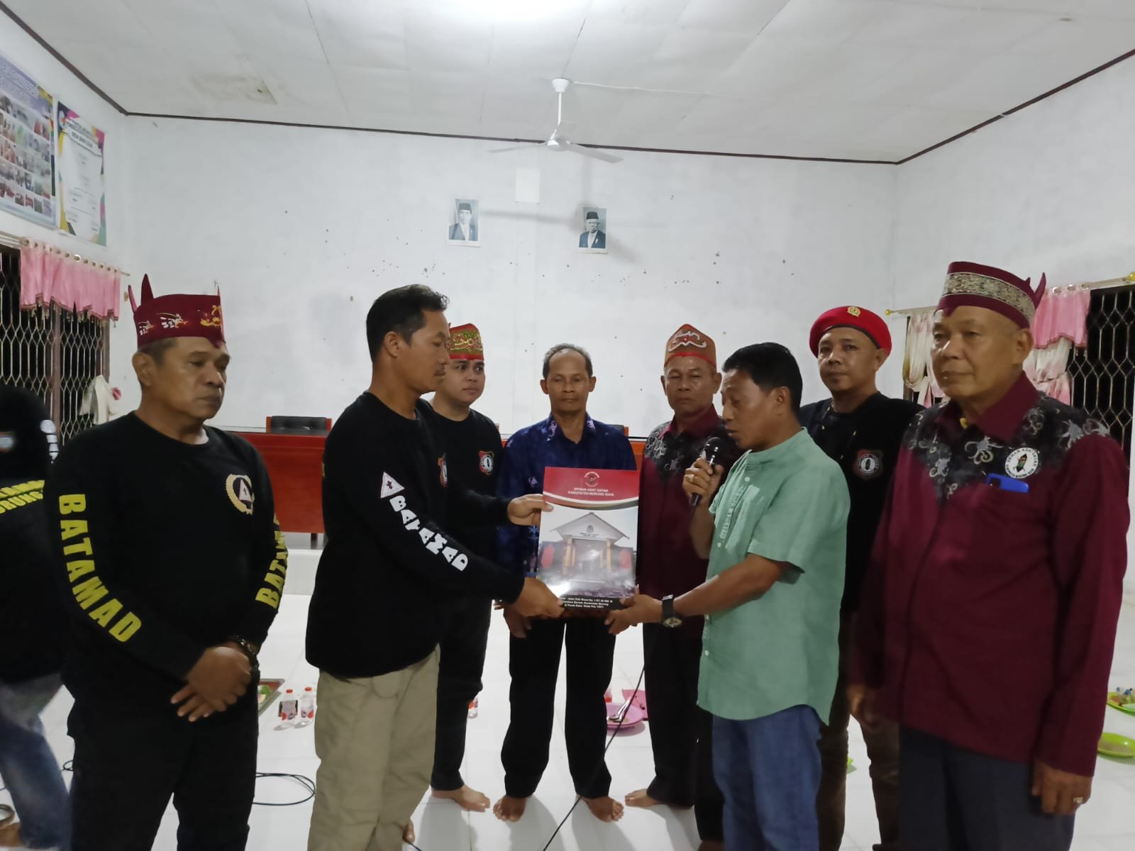 Komandan Brigade Batamad Mura Heriyus M Yoseph, SE Resmi Kukuhkan Batamad Desa Danau Usung 