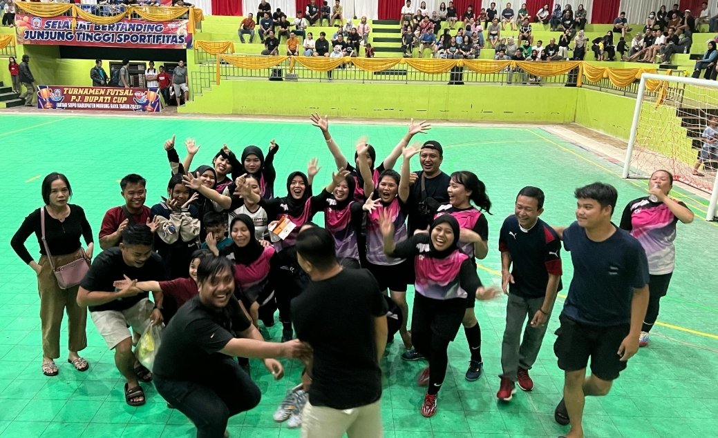 Sikat DKOP 2-1, Tim Futsal Putri Diskominfo SP Melaju ke Final