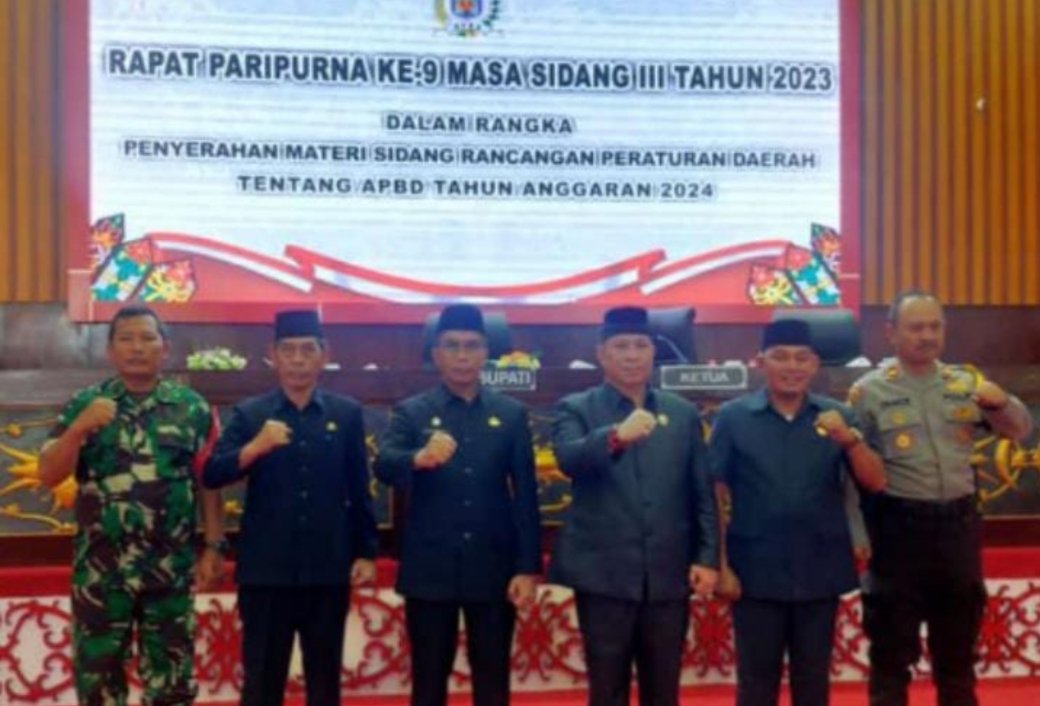 DPRD Murung Raya Terima Raperda APBD Tahun Anggaran 2024