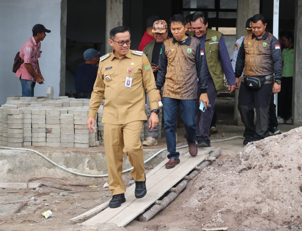 Pj Bupati Tinjau Pembangunan Puskesmas Tamiang Layang dan Fasilitas Lainnya di Empat Kecamatan