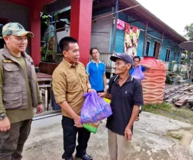 Pemkab Mura Salurkan Sembako untuk Tiga Desa Terdampak Banjir di Kecamatan Seribu Riam