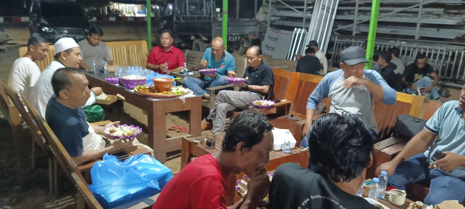 Anggota Polres Mura Mendapatkan Penghormatan Diangkat Saudara Oleh Warga Lokal