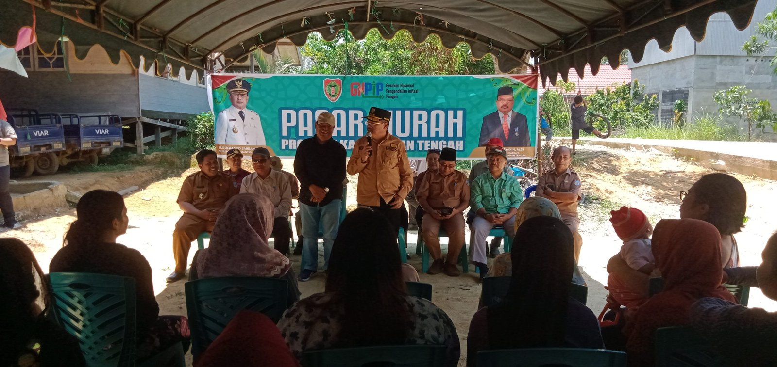 Warga Tuhup Sambut Antusias Pasar Murah Pemprov Kalteng