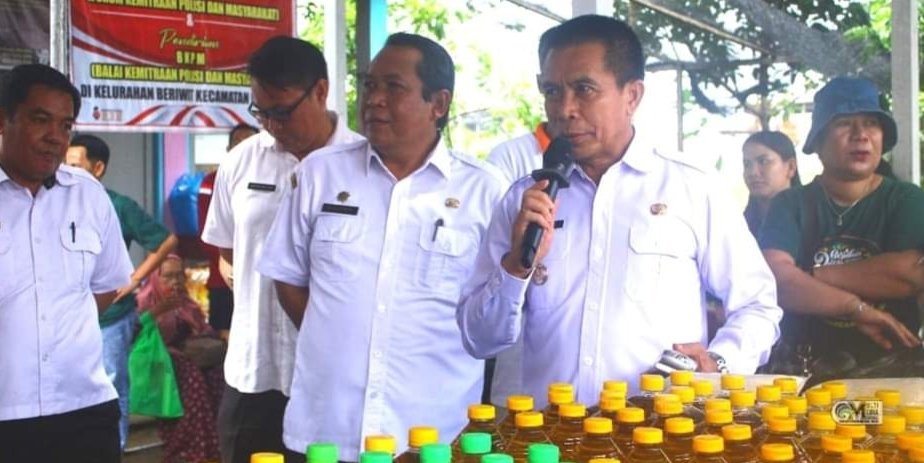 Pasar Murah, Pj Bupati Mura Hermon Beri potongan Harga 