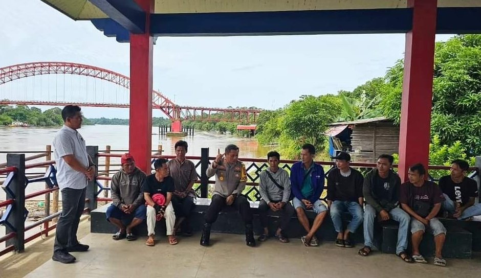 Kapolres Murung Raya Jumat Curhat di Dermaga Putir Sikan, Ini Harapannya
