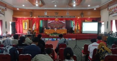 Rapat pleno terbuka Rekapitulasi hasil perhitungan perolehan suara tingkat Kabupaten Murung Raya di gedung Dewan Adat Dayak (DAD) Puruk Cahu sejak Rabu,28 Februari 2024 - Kamis, 29 Februari 2024
