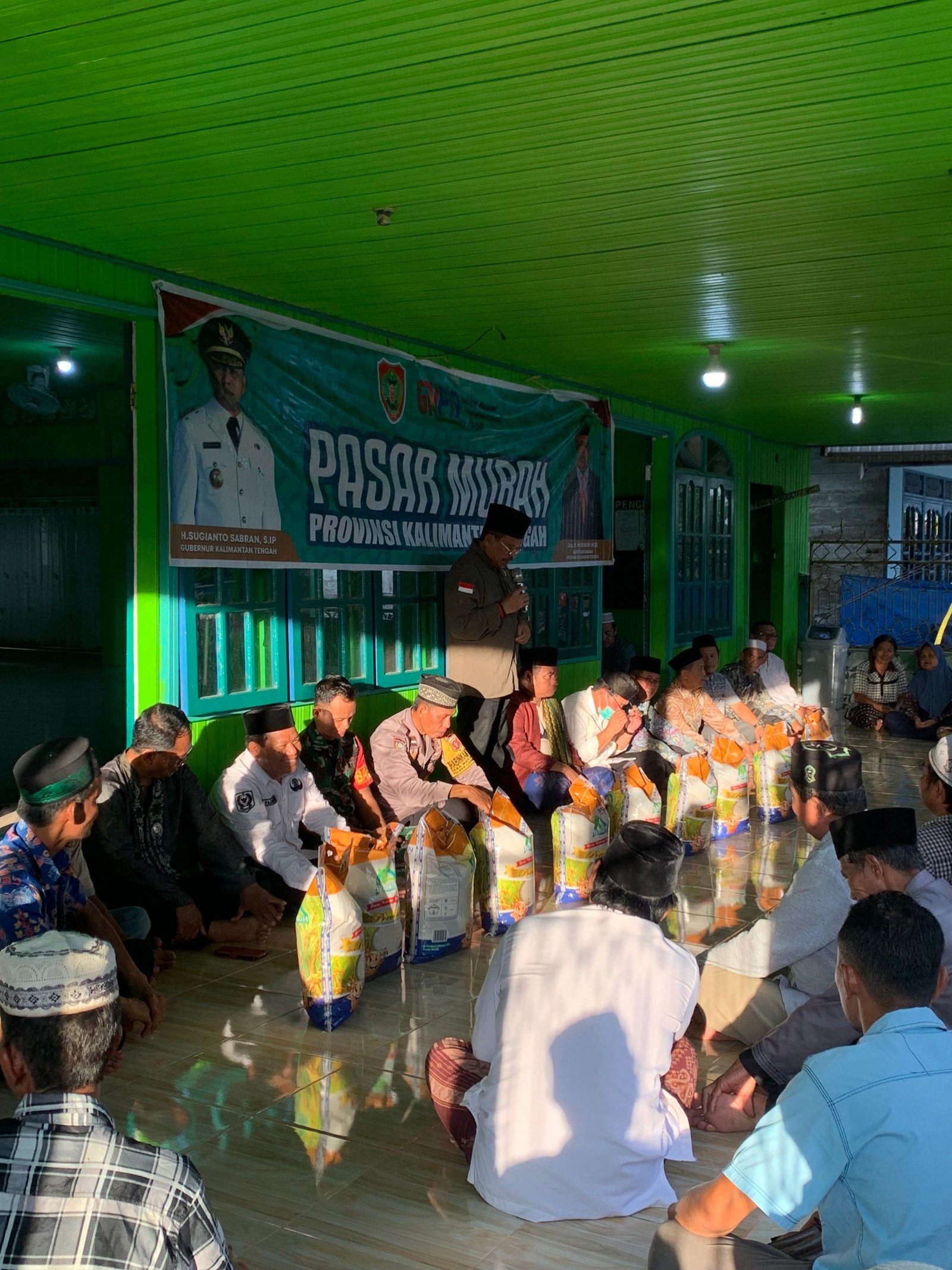 Kades Makunjung & Ketua BPD Kompak Ucapkan Terima Kasih Pada Sekda Prov – Kalteng Atas Penyaluran Beras Bersubsidi … !!!  