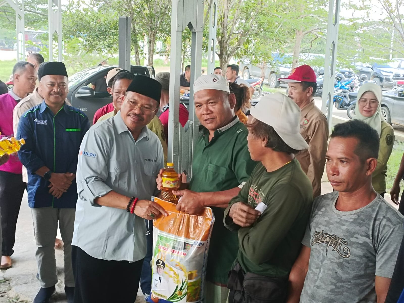 Pemprov Kalteng Salurkan Bantuan 60 Ton Beras Dan 55 Ekor Hewan Korban Ke Wilayah Murung Raya …!!  