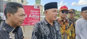 Heriyus Midel Yoseph ,dalam wawancara dengan awak media sesuai Penyerahan Hewan Korban dari Keluarga Besarnya ,tampak juga dalam Poto Dr Willy Midel Yoseph, M.M , H. Rahmanto Muhidin