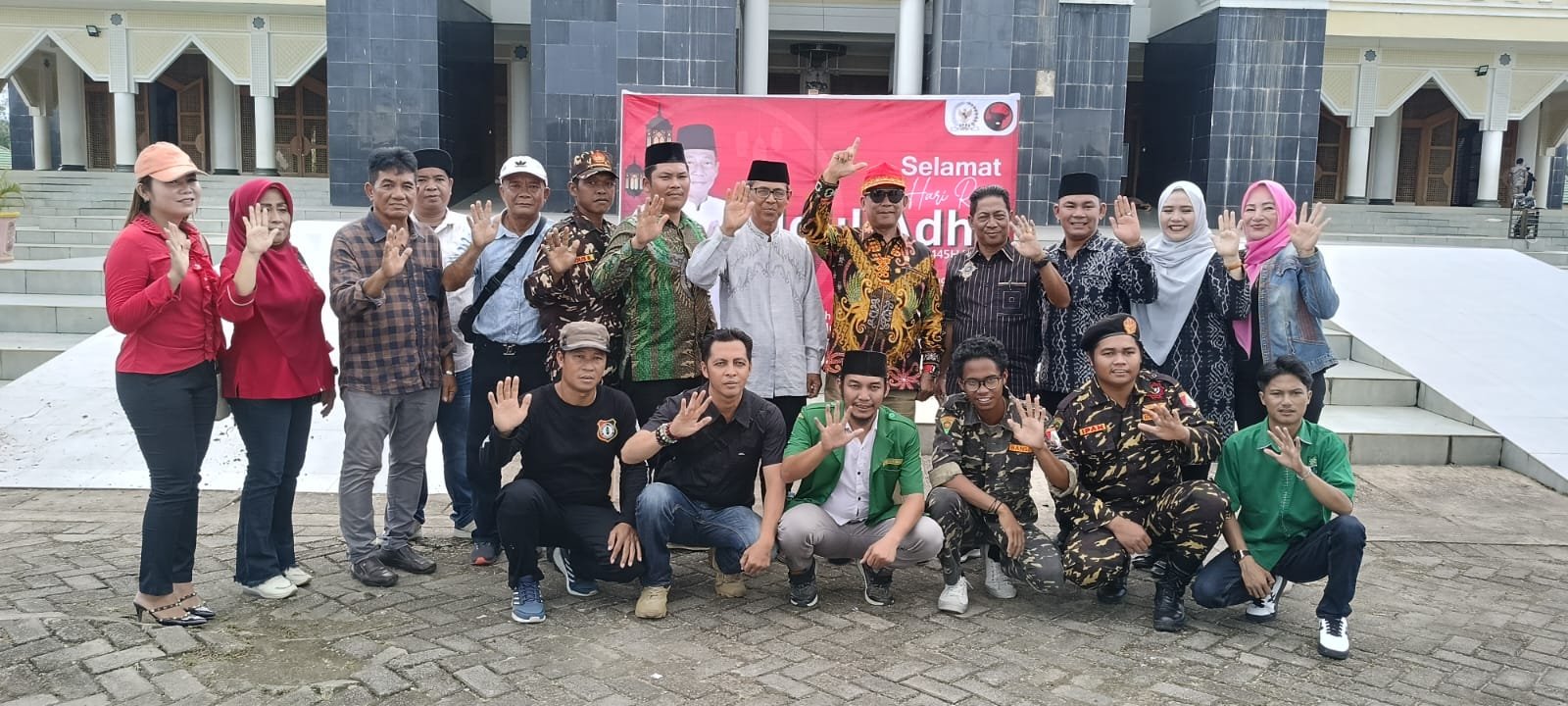 Rahmanto Muhidin ” Apresiasi Ketulusan Keluarga Besar Yoseph, Saling Berbagi Di Momen Idul Adha ” …!!! 