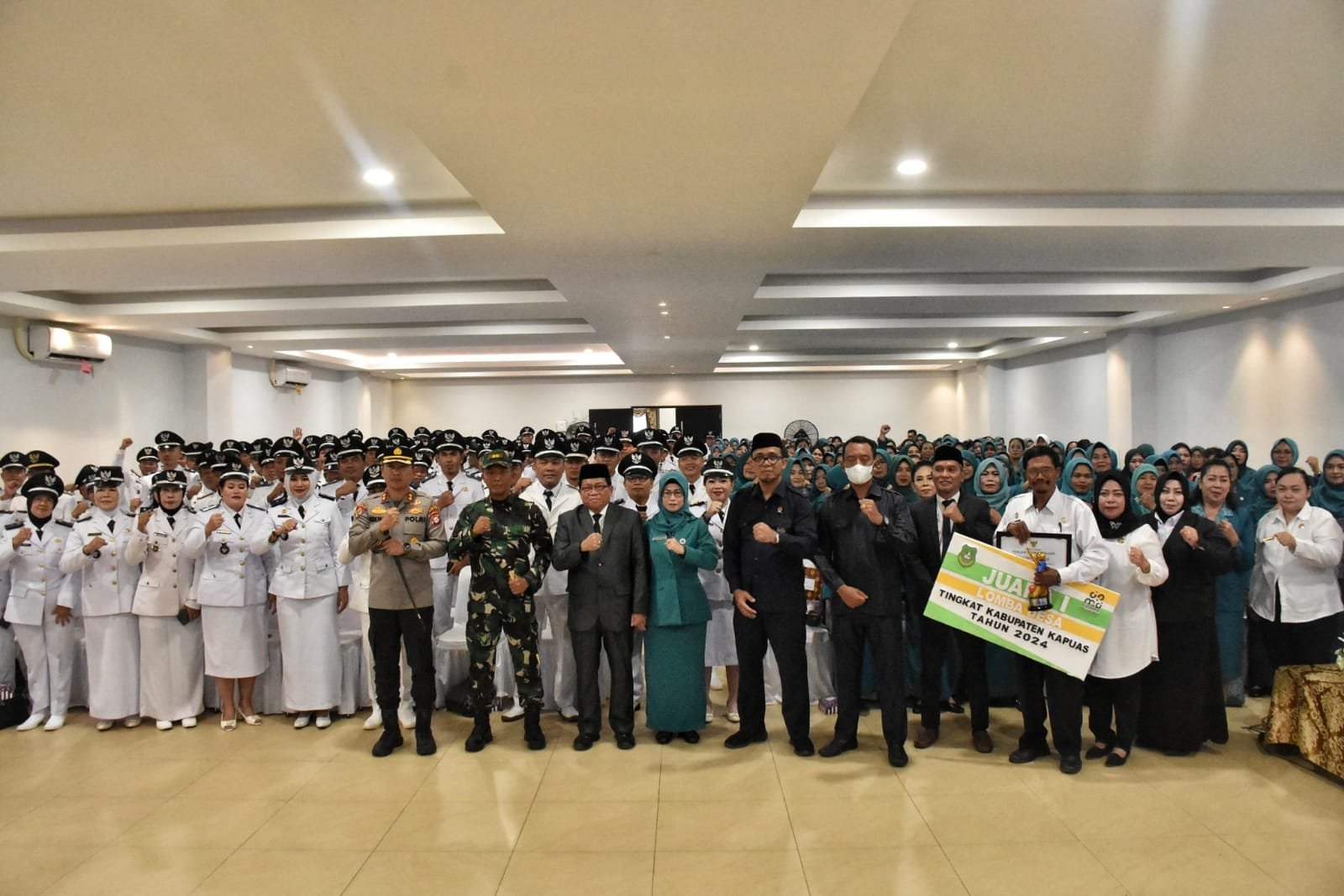PJ Bupati Kapuas, Kukuhkan 171 Kades Perpanjangan Masa Jabatan