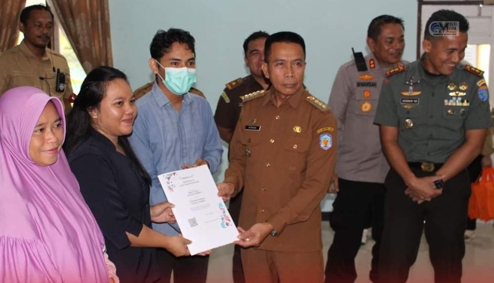 Cegah Stunting, Pj Bupati Hermon Serahkan Sertifikat Elsimil 