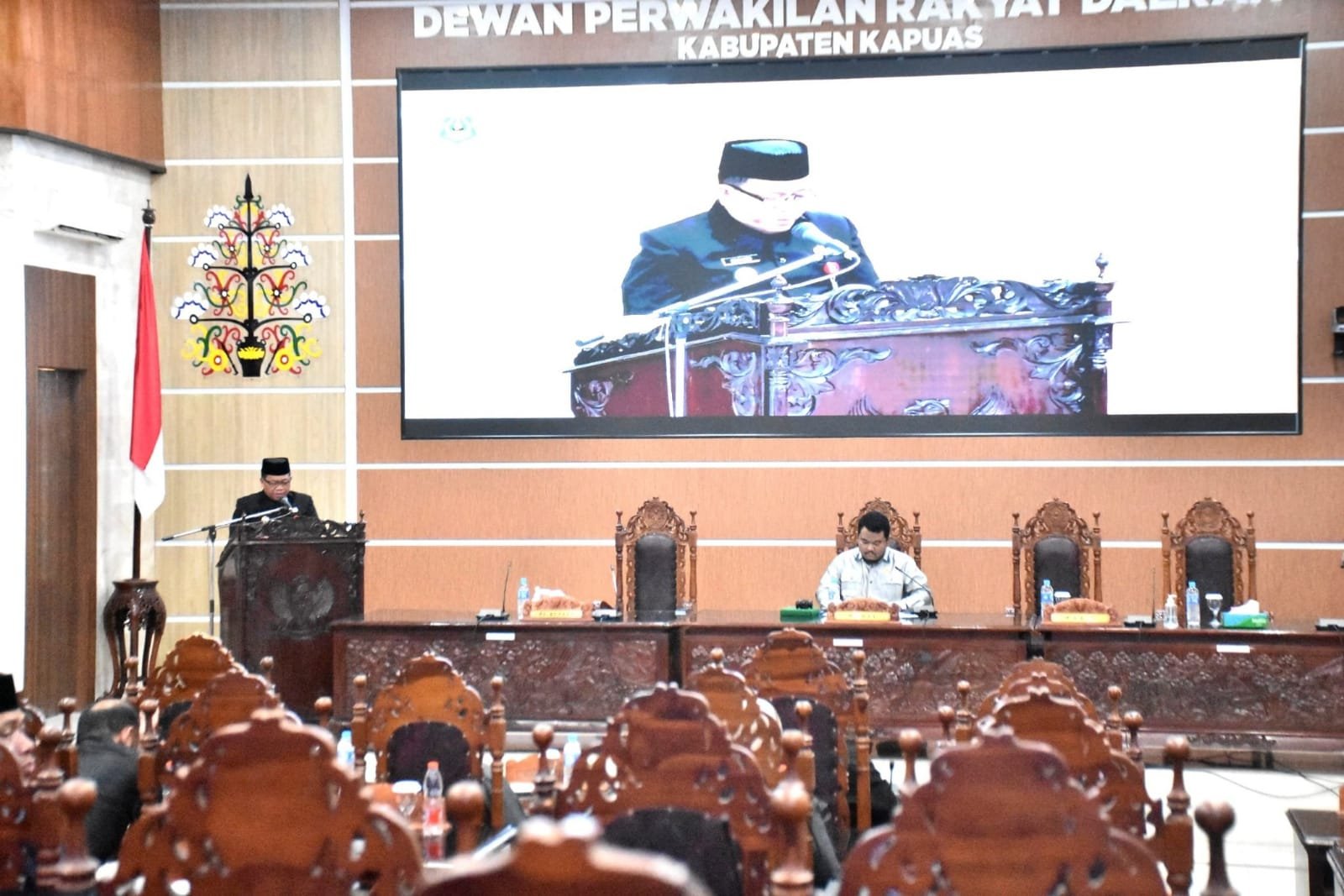 Erlin Hardi Sampaikan Jawaban Kepala Daerah Dalam Rapat Paripurna ke – 3