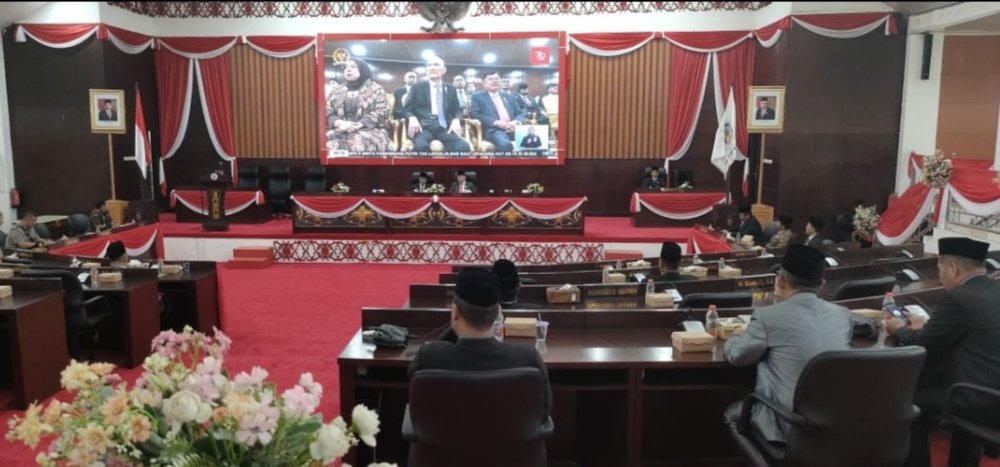 Pemkab Murung Raya dan DPRD Paripurna Mendengarkan Pidato Kenegaraan Presiden