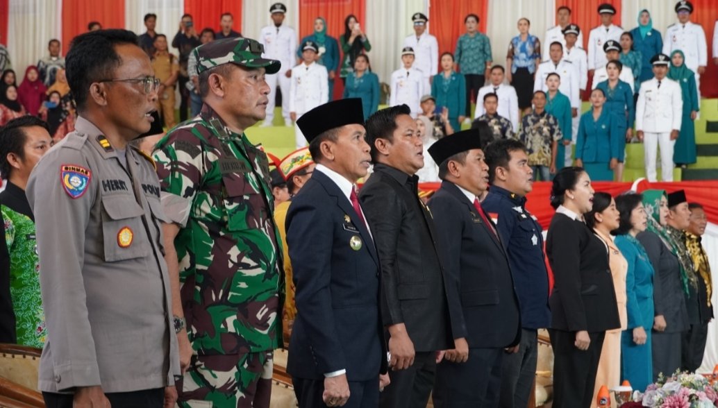 Pj Bupati Hermon Kukuhkan Perpanjangan Masa Jabatan Kades,  Anggota BPD dan Ketua TP PKK tingkat Desa 2024 di Murung Raya 