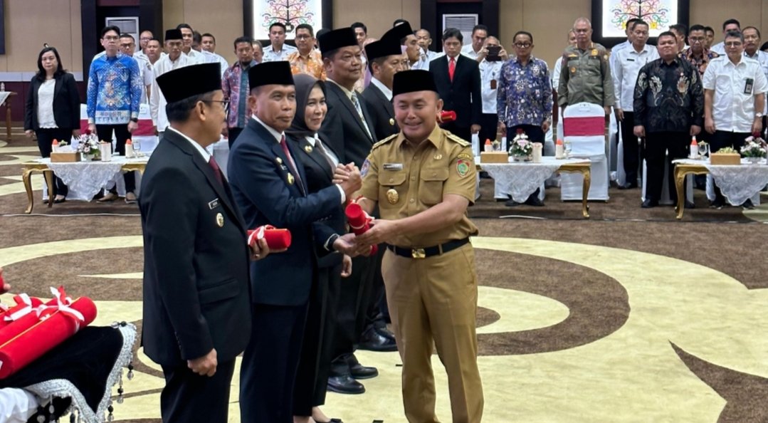 Gubernur Kalteng Serahkan SK Perpanjangan Jabatan Pj Bupati Murung Raya