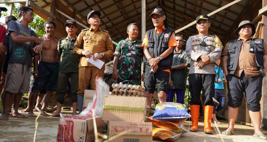 Kembali Pemkab Murung Raya Serahkan Bantuan untuk Korban Banjir