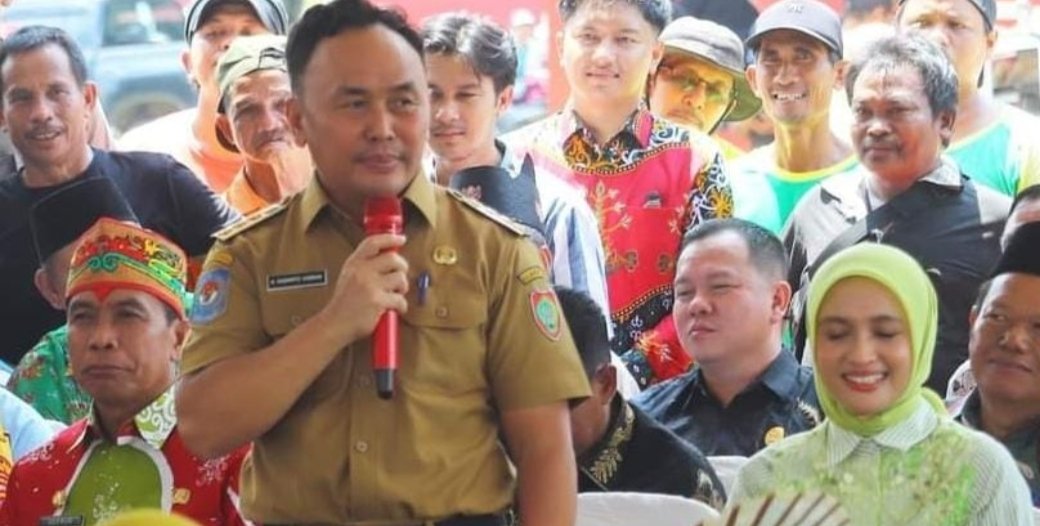 Hermon Dampingi Gubernur Kalteng Buka Operasi Pasar Murah di Murung Raya