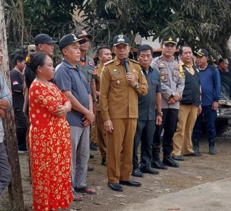 Ketua DPRD Mura Rumiadi Temui Korban Kebakaran