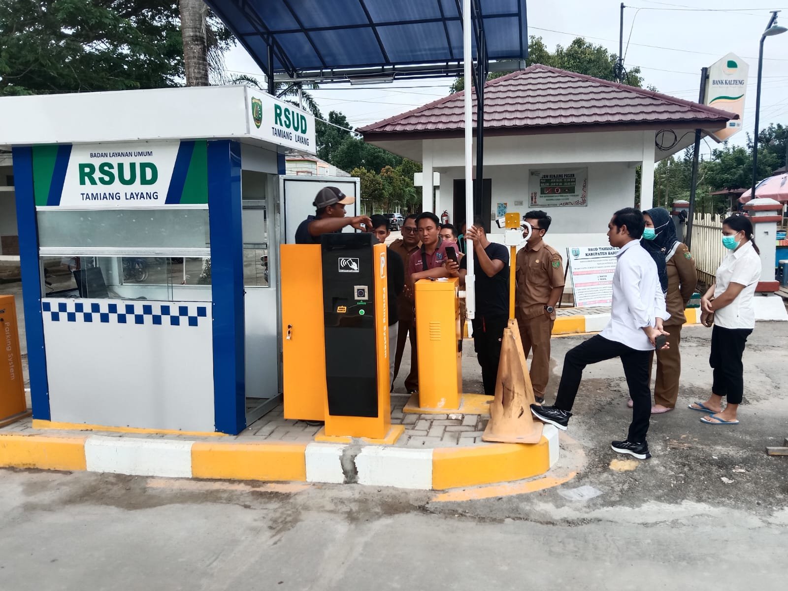 RSUD Tamiang Layang Uji Coba Palang Parkir Otomatis