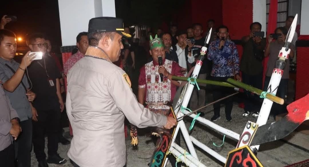 Bupati dan Forkopimda Murung Raya Sambut Kapolres Baru Dengan Tradisi Potong Pantan