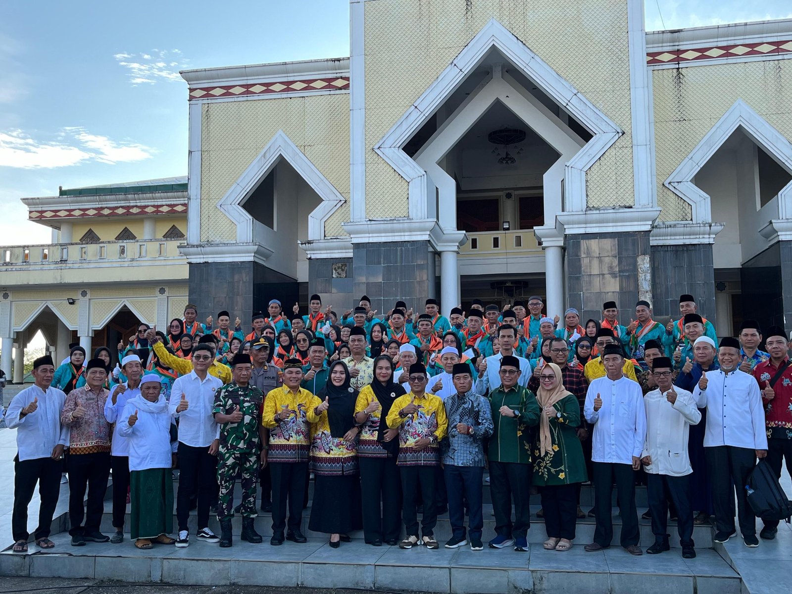 Bupati Heriyus dan Wabup Rahmanto Lepas Puluhan CJH Murung Raya