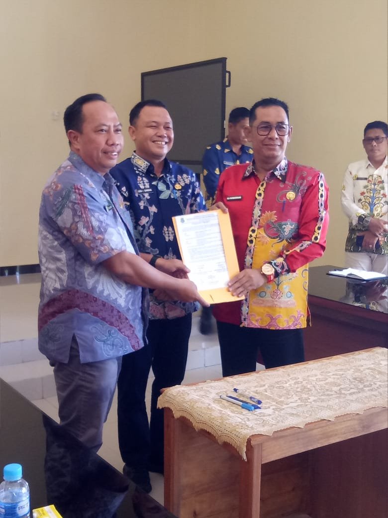 PLT Sekda Kapuas Menghadiri Sertijab Kepala BPBD Kapuas