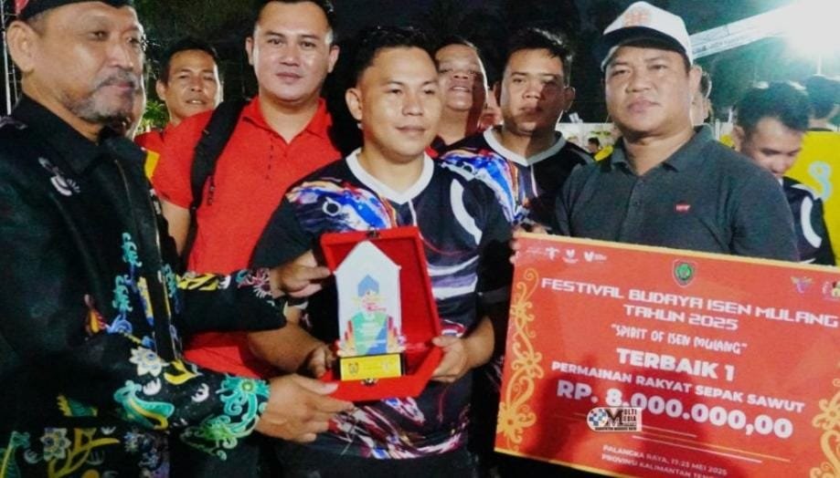 Bebie Dukung Tim Sepak Sawut Putra Mura Juara