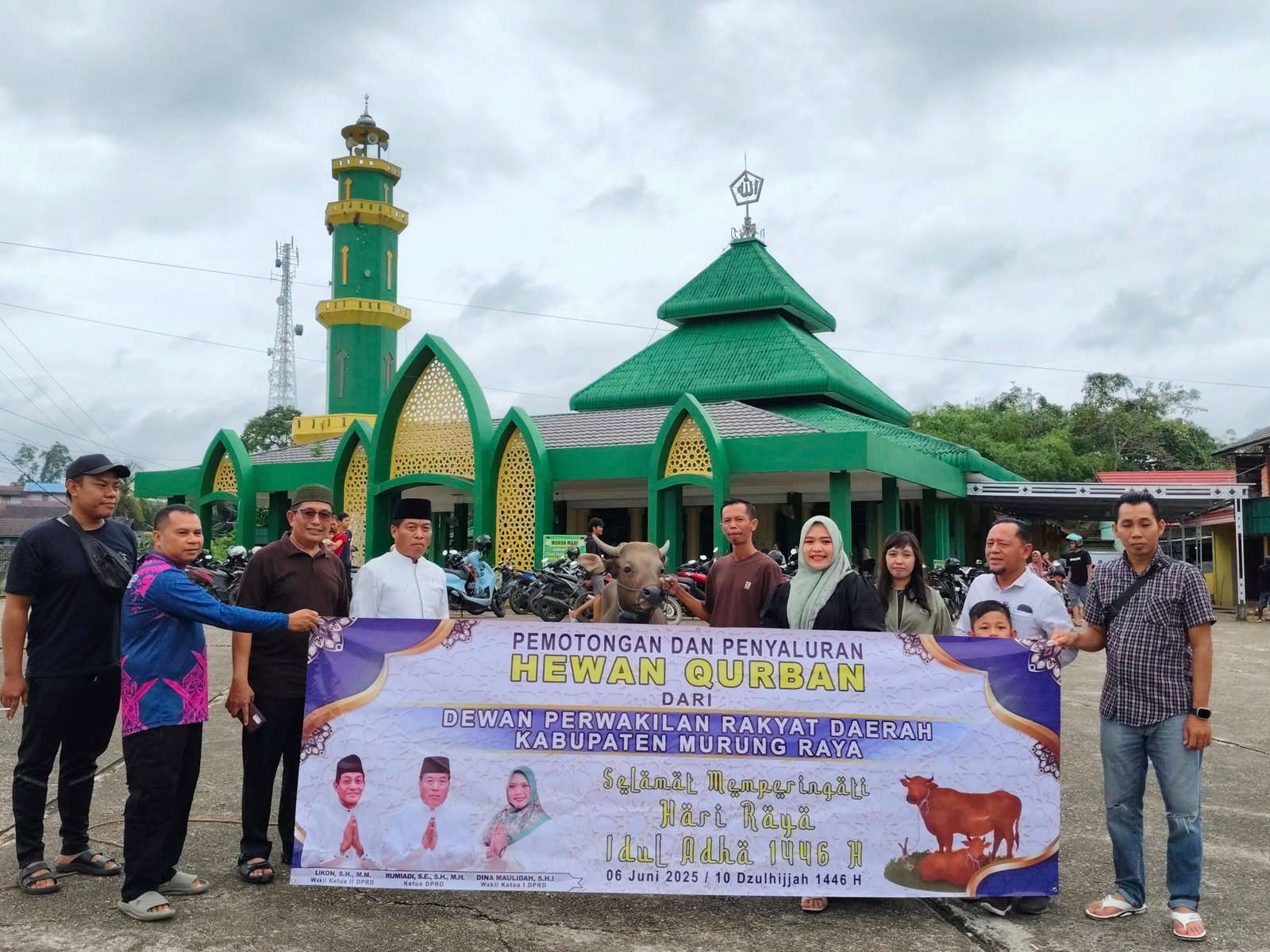 DPRD Mura Serahkan Hewan Kurban untuk Masyarakat