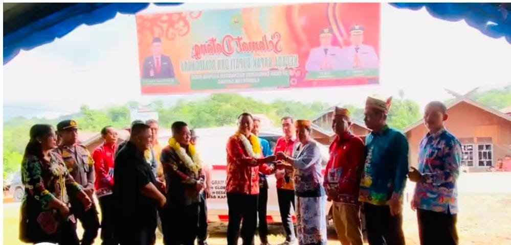 Bupati Serahkan Hasil Program RIPPM 2025 PT Tuah Globe Mining untuk Desa Tangerang