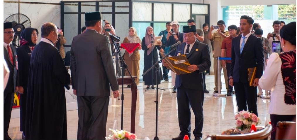Dr. Usis Resmi Pangku Jabatan Sekda Kapuas