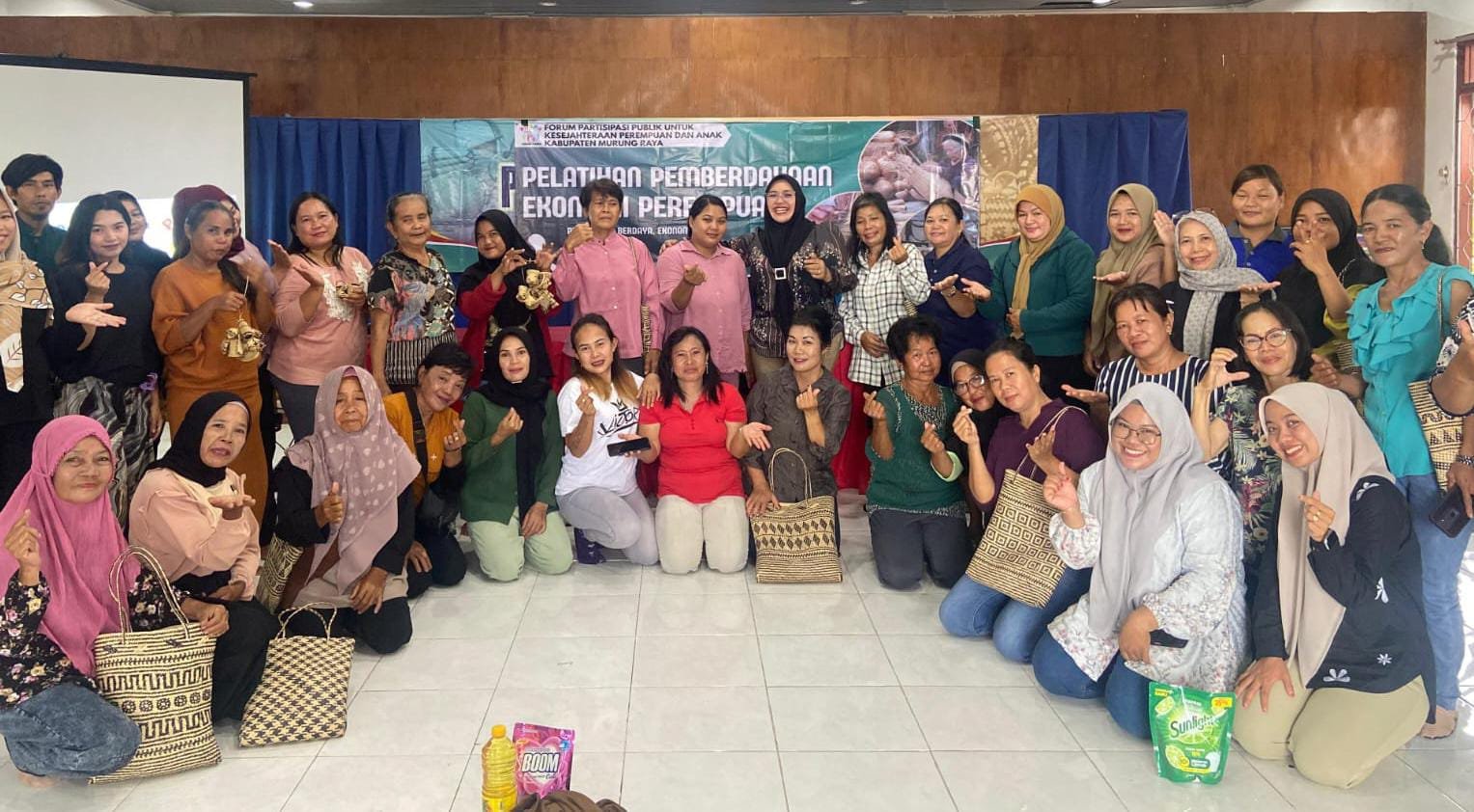 Dorong Perberdayaan Perempuan, PUSPA Murung Raya Gelar Pelatihan Kerajinan Rotan