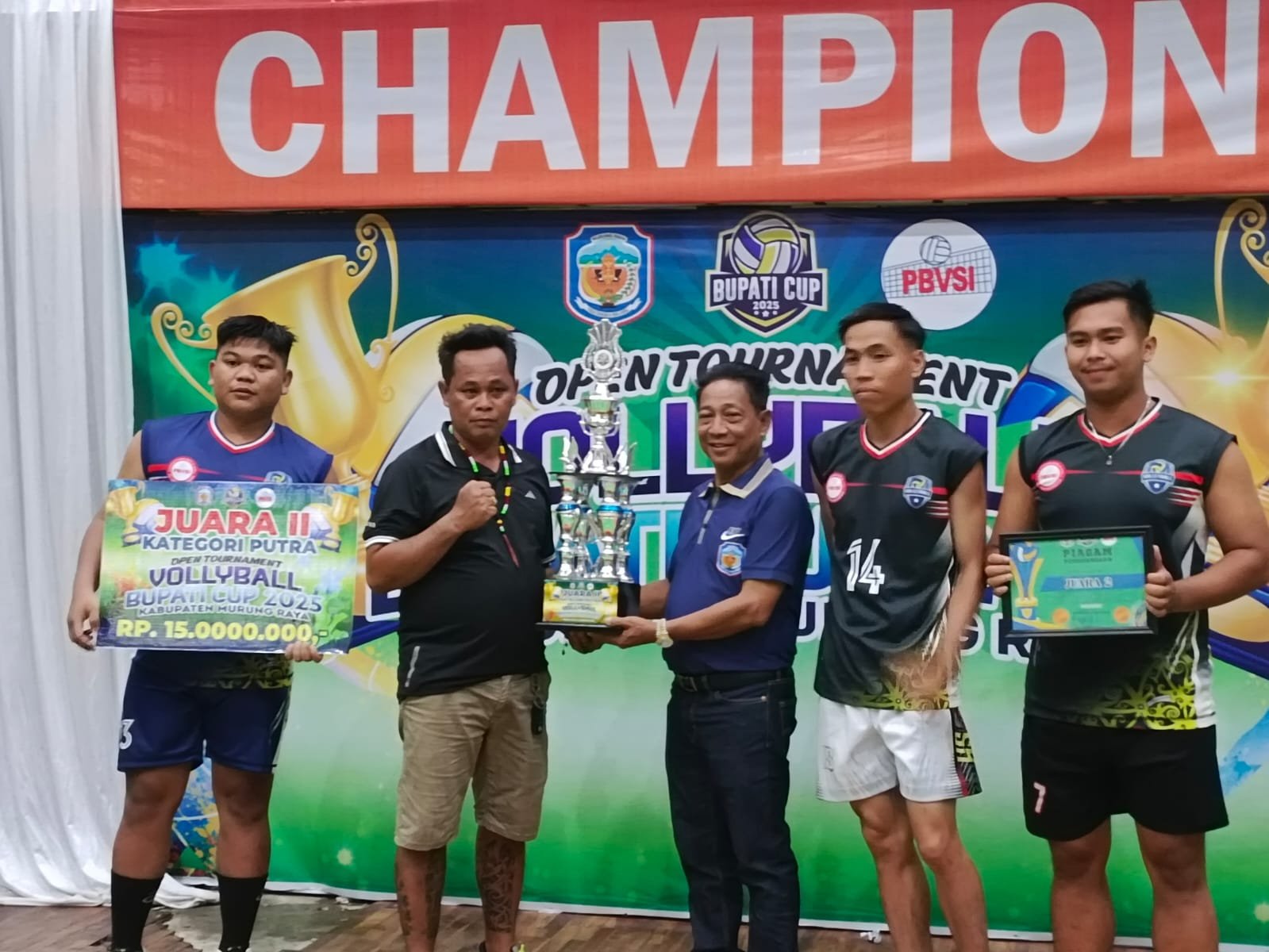 Bupati Heriyus Tutup Turnamen Bola Volly Bupati Cup 2025