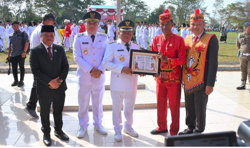 Bupati Peduli Radio Tahun 2025 Mendapatkan Penghargaan Dari LPPL