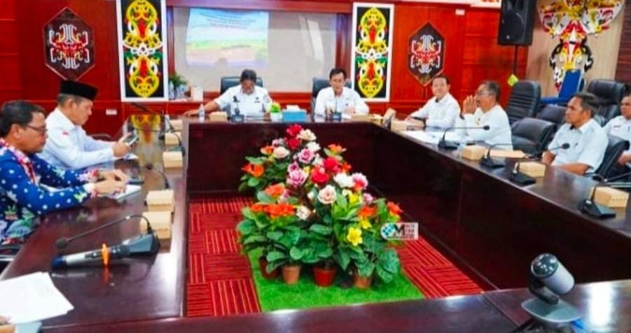 Pimpin Rapat Monev Pembangunan Kabupaten Murung Raya