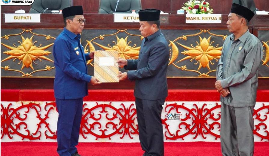 Penyerahan Raperda Pertanggungjawaban APBD 2024 dan Perubahan APBD 2025