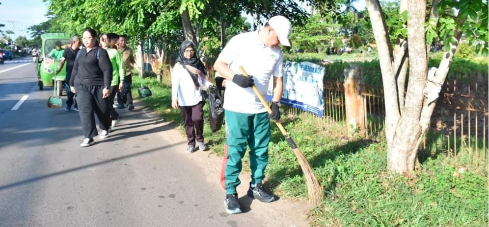 Jum’at Bersih dan Hijau Bersama Sekda Kapuas Usis. l Sangkai