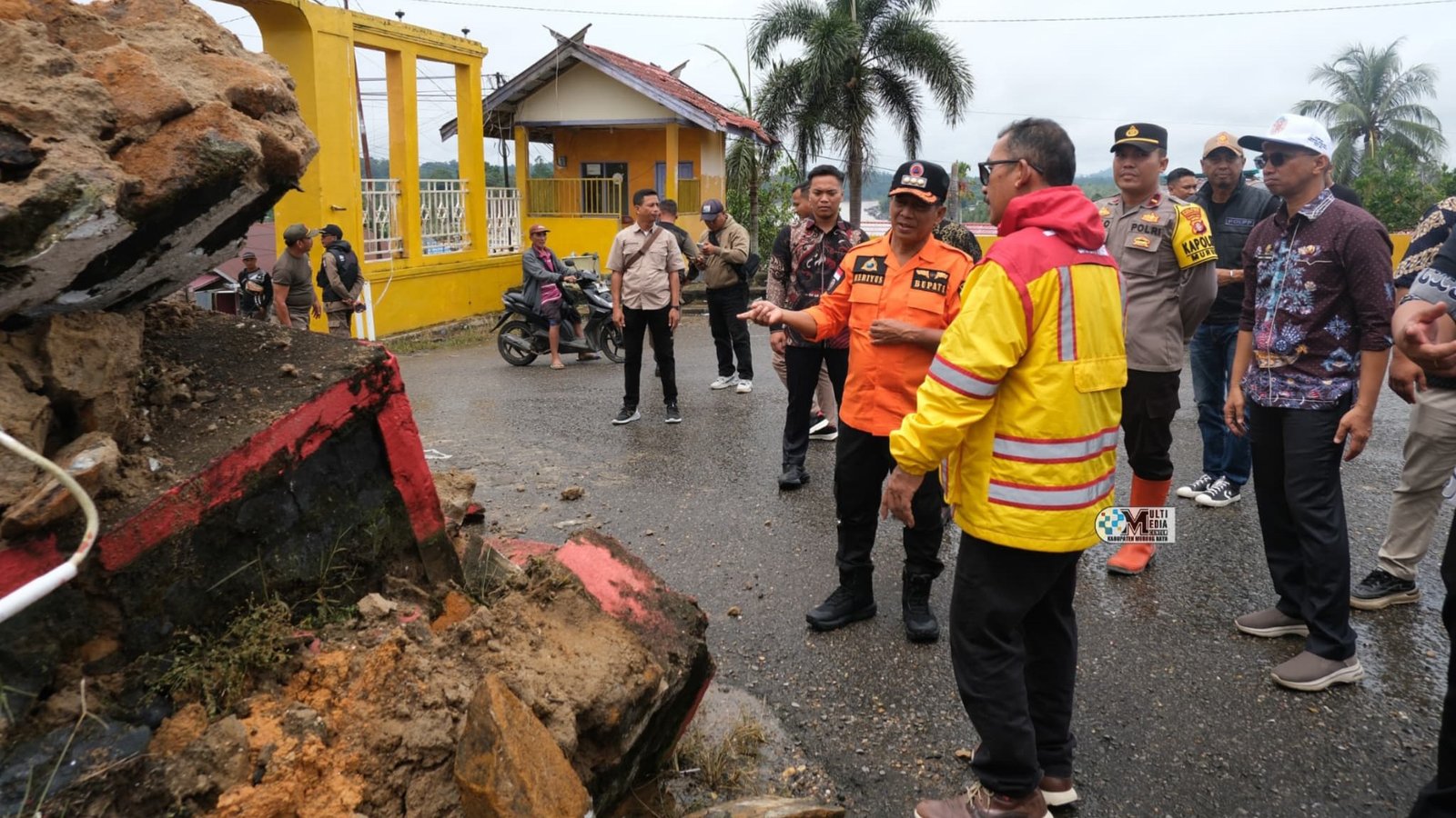 Hujan Deras Landa Puruk Cahu, Bupati Murung Raya Tinjau Lokasi Longsor dan Banjir..!!!
