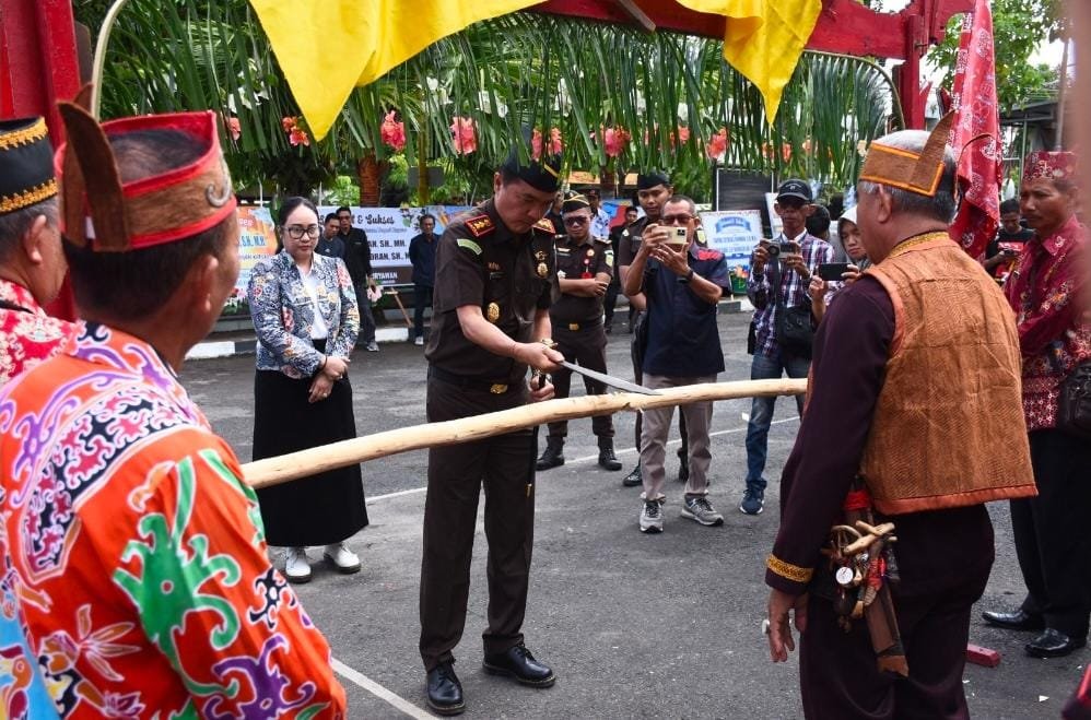 Jabatan Baru Kejari Kapuas Beralih Ke Rede Satya Parsaoran, SH,MH