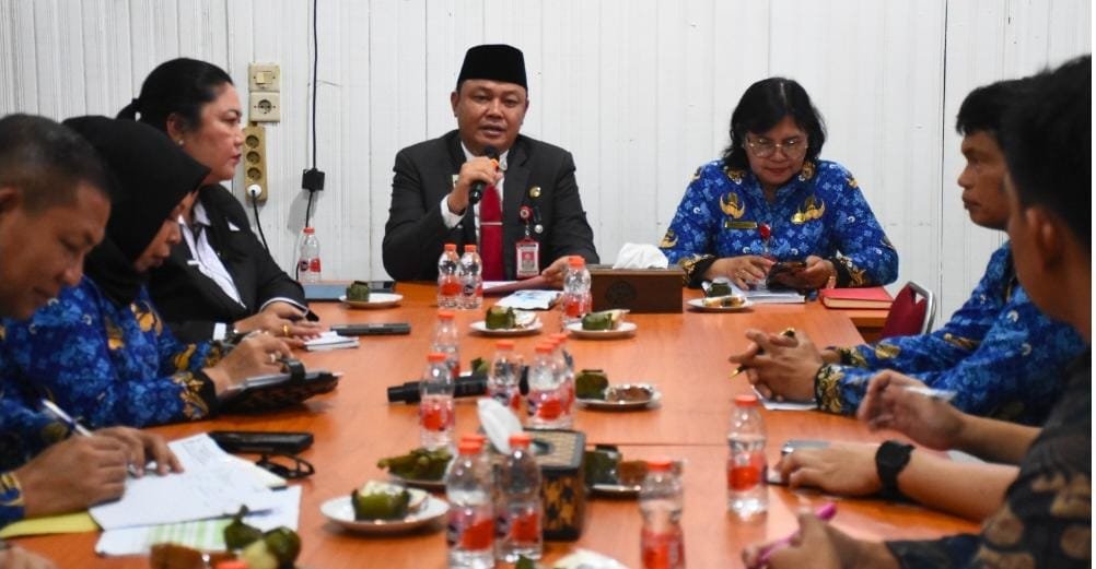Pimpin Rapat Bersama DLHK, Sekda Dorong Optimalisasi PAD dan Penataan Kota