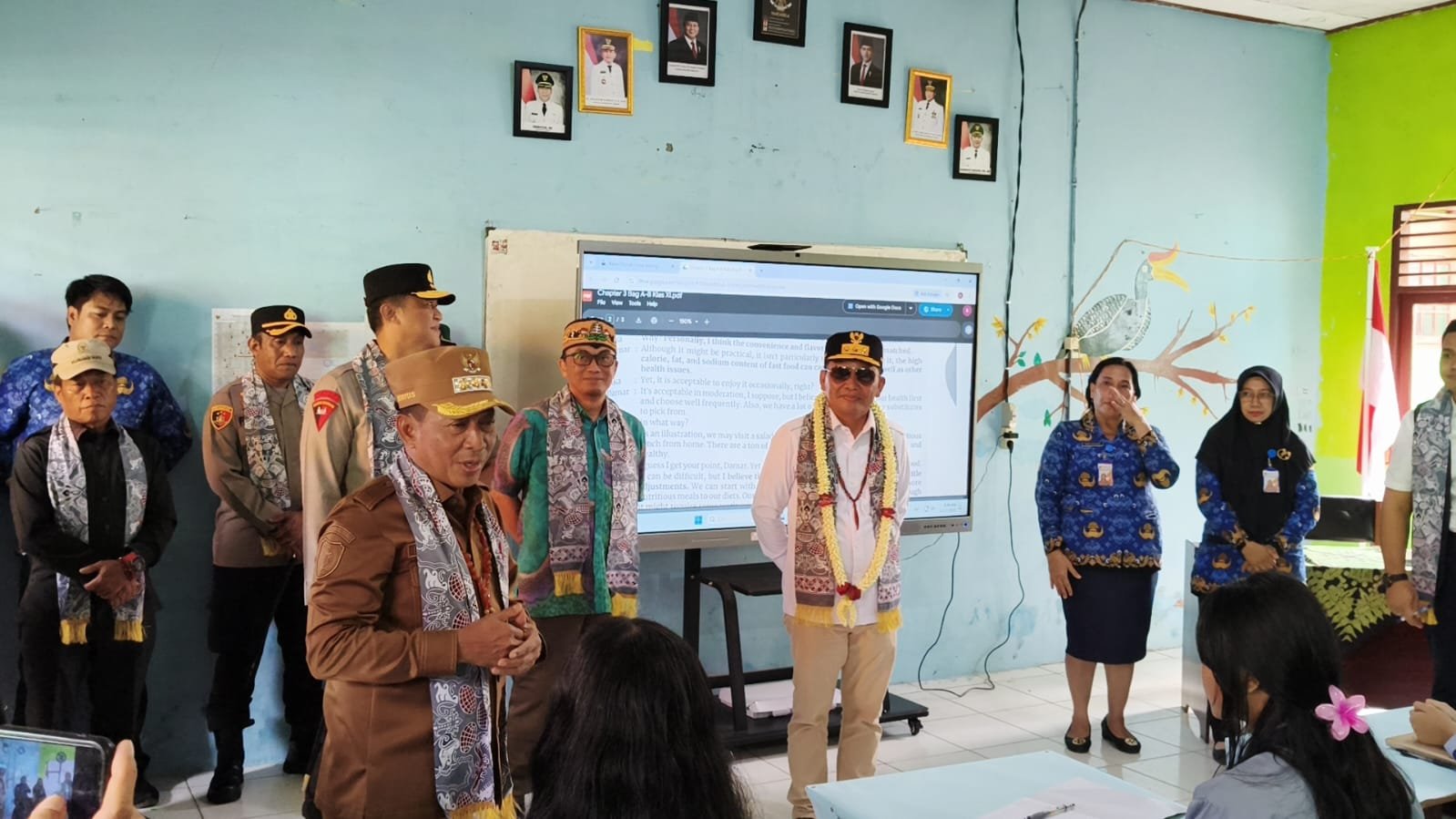 Gubernur Kalteng Tinjau SMA Negeri 1 Murung, Salurkan Bantuan Pendidikan dan Pasar Murah