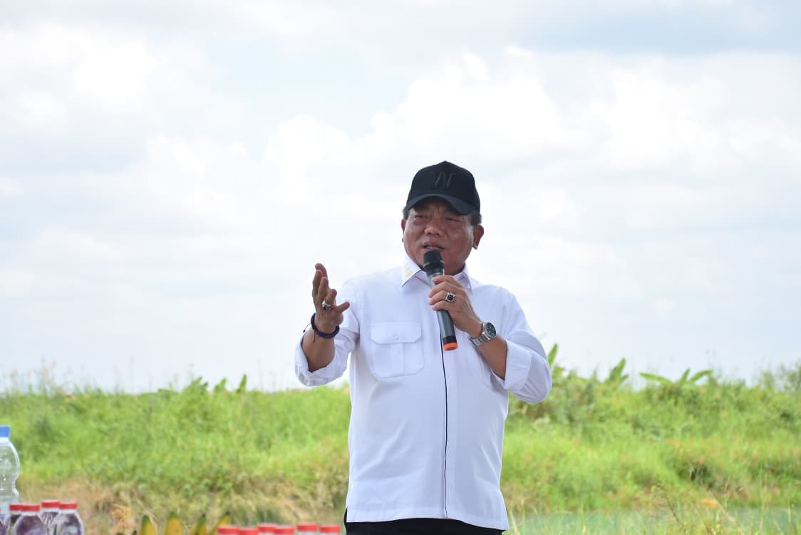 Bupati Kapuas Laksanakan Gerakan Percepatan Tanam Padi di Desa Sumber Agung