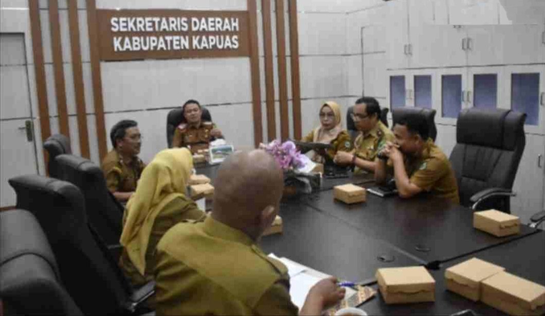 Sekda Kapuas Pimpin Rapat Penataan Pedagang Kaki Lima di Jalan Patih Rumbih