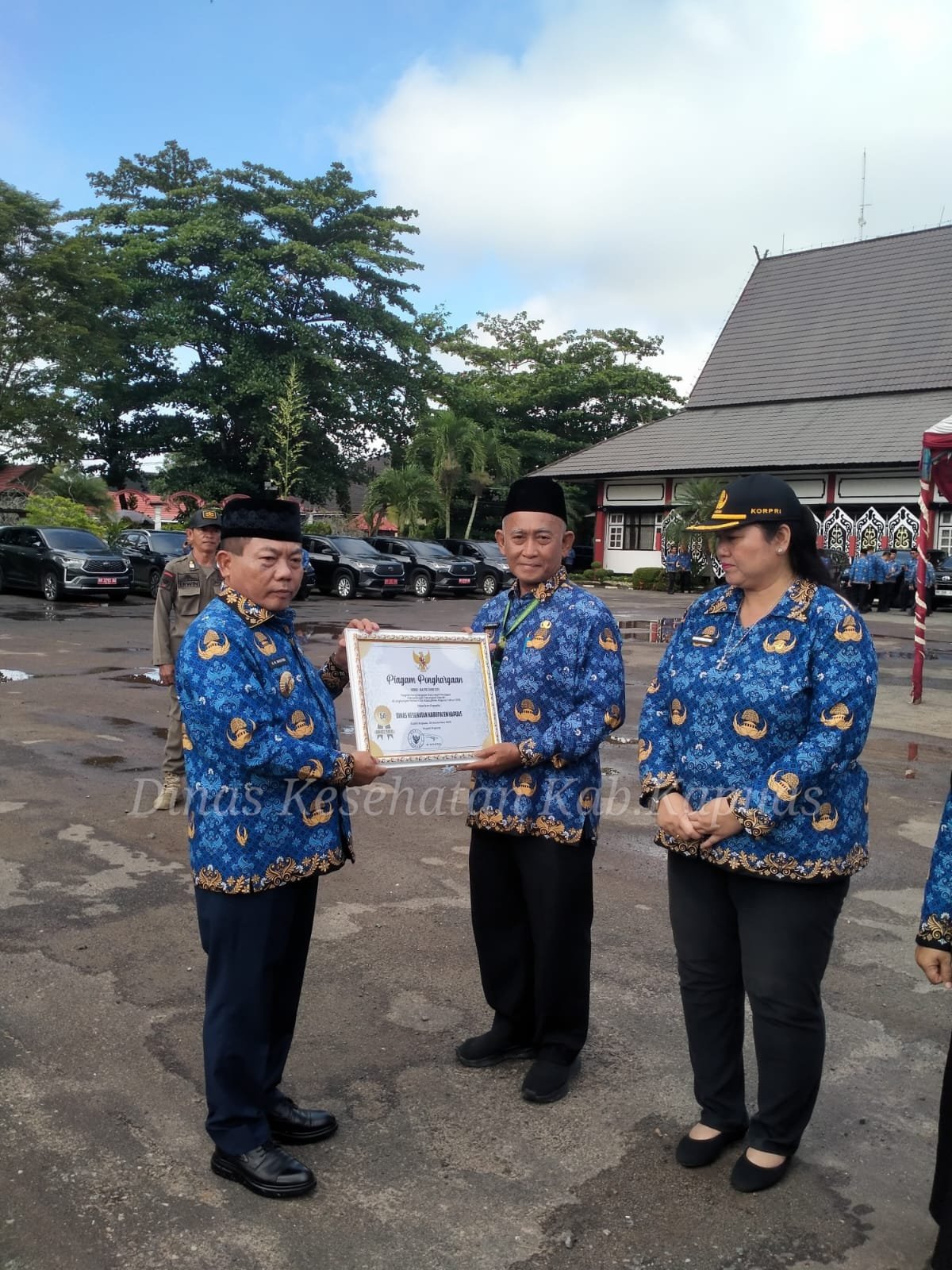 Dinas Kesehatan Kapuas Raih Dua Penghargaan pada Peringatan HUT ke-54 KORPRI