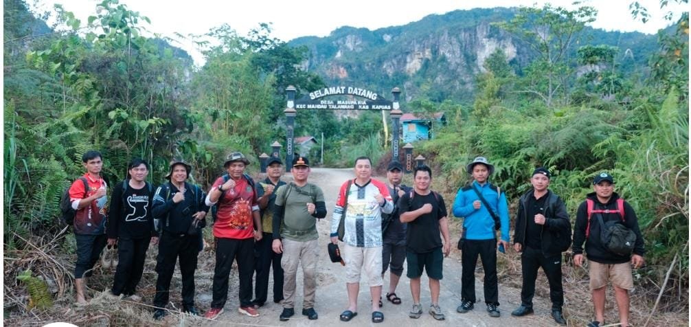 Berjalan Kaki, Wakil Bupati Dodo Kunjungi Desa Masupa Ria dan Sejumlah Desa di Mandau Talawang